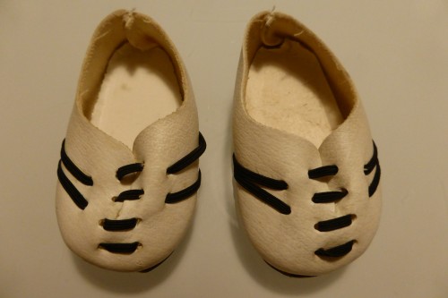 white sports shoes for gregor dolls